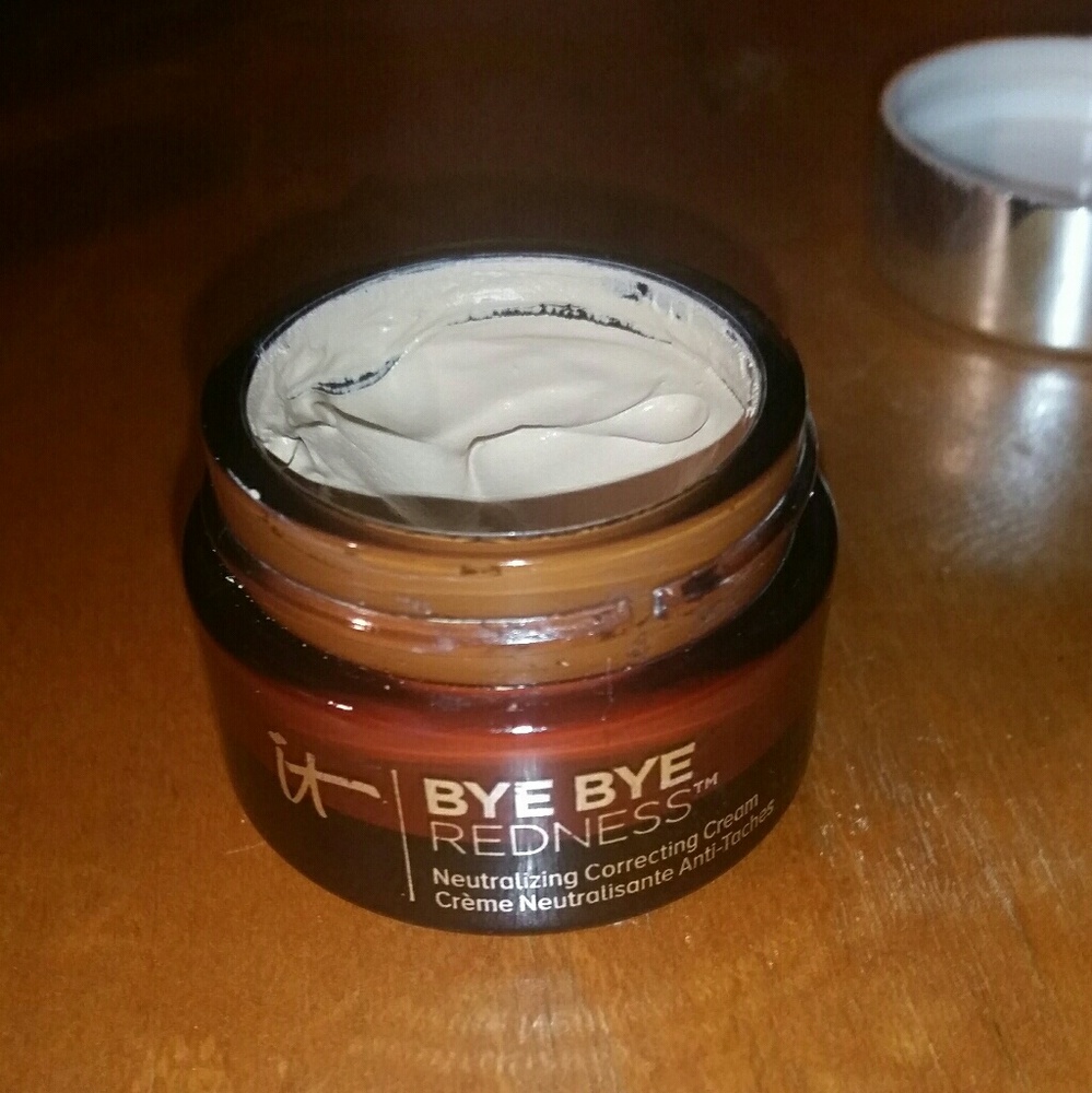IT COSMETICS BYE BYE REDNESS shade neutral beige